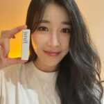 Lee Hae-ri Instagram - 바르고 진짜 깜짝이야. 갑자기 입쯀미인💋💄 이렇게 촉촉하고 자연스럽게 예쁠 수 있나요 주의:사진 컬러보다 실물이 더 예쁠 수 있음
