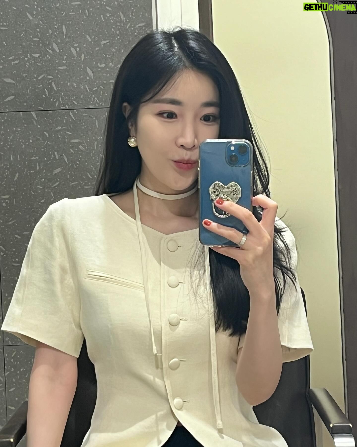 Lee Hae-ri Instagram - 스케쥴 가기전에 준비가 일찍 끝나서 사진을 좀 찍어보았습니다아아아!!!???