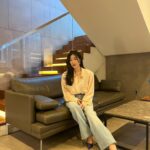 Lee Hae-ri Instagram - 요정 식탁 나가서 오빠가 해준 맛있는 밥도 먹고 수다를 수다를 그렇게 떨고 왔어요 보러 갈 사람~~~🤚🏻🫵🏻