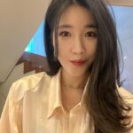Lee Hae-ri Instagram - 요정 식탁 나가서 오빠가 해준 맛있는 밥도 먹고 수다를 수다를 그렇게 떨고 왔어요 보러 갈 사람~~~🤚🏻🫵🏻