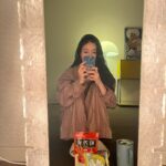 Lee Hae-ri Instagram - 요즘 젤 좋아하는!!!! 자가비 케첩맛…초코파이 바나나…. 넘 예쁜 올리비에🫒 그리고…목도리 쟈감이🤎
