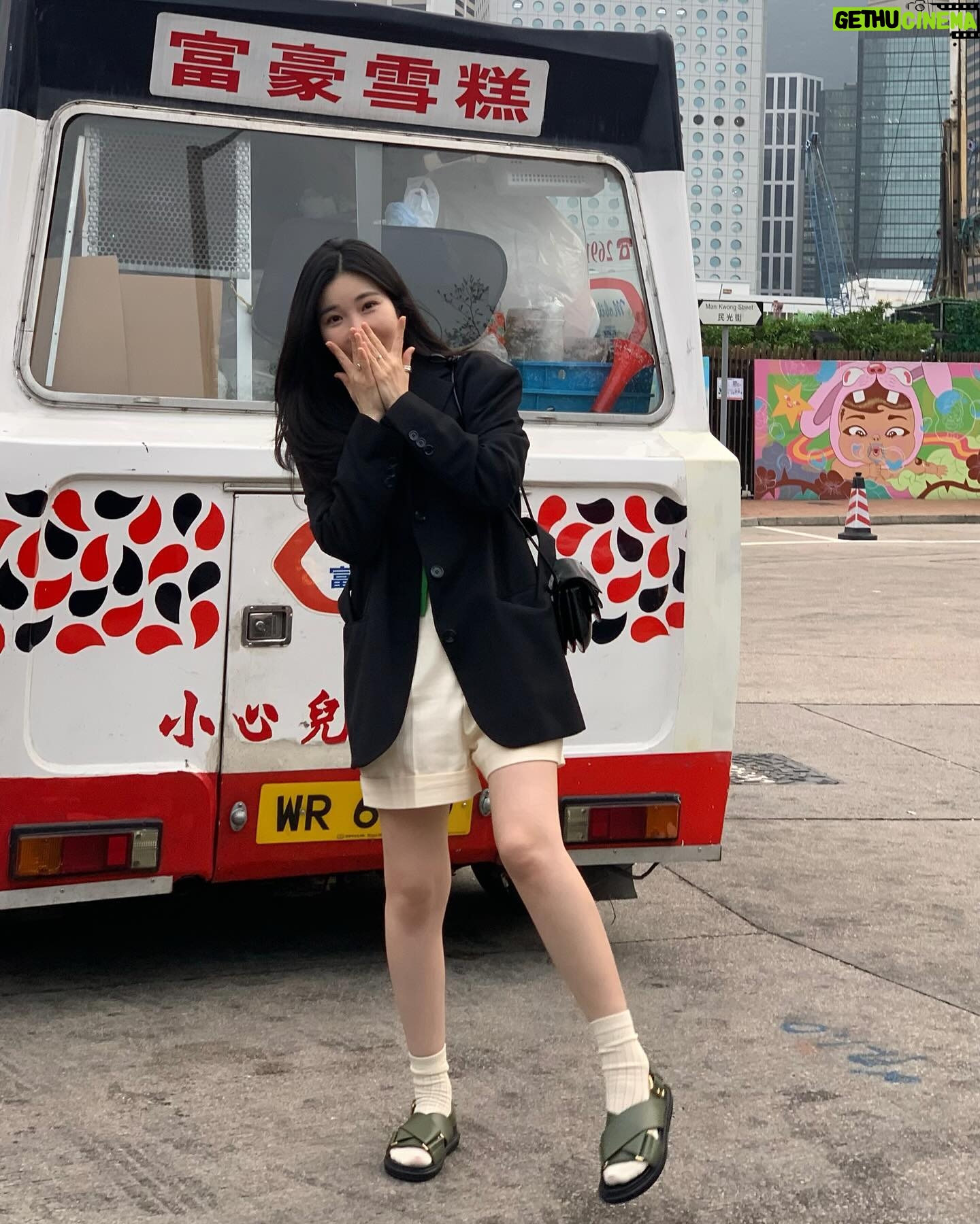 Lee Hae-ri - 22.9K Likes - 이쨔나요!!!!!!
준빈이랑 밍키랑 저랑 여행 다녀왔어요!!!!!!!!
오늘 6시 곽튜브 채널로 갑시다
사부작사부작 뭐하고 놀았나 2부작이에요
이런 갑작여행 처음이지만 너어어어무 재밌었답니다
여러분 많관사부❤️