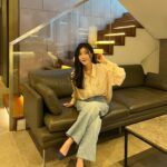 Lee Hae-ri Instagram - 요정 식탁 나가서 오빠가 해준 맛있는 밥도 먹고 수다를 수다를 그렇게 떨고 왔어요 보러 갈 사람~~~🤚🏻🫵🏻