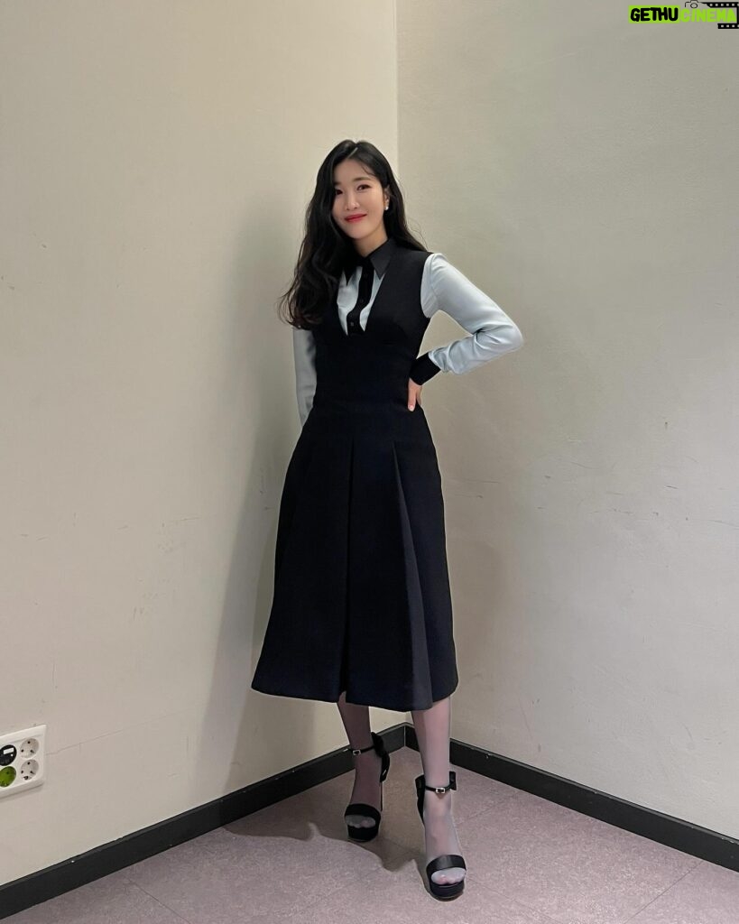 Actress Lee Hae-ri HD Instagram Photos and Wallpapers January 2024 ...