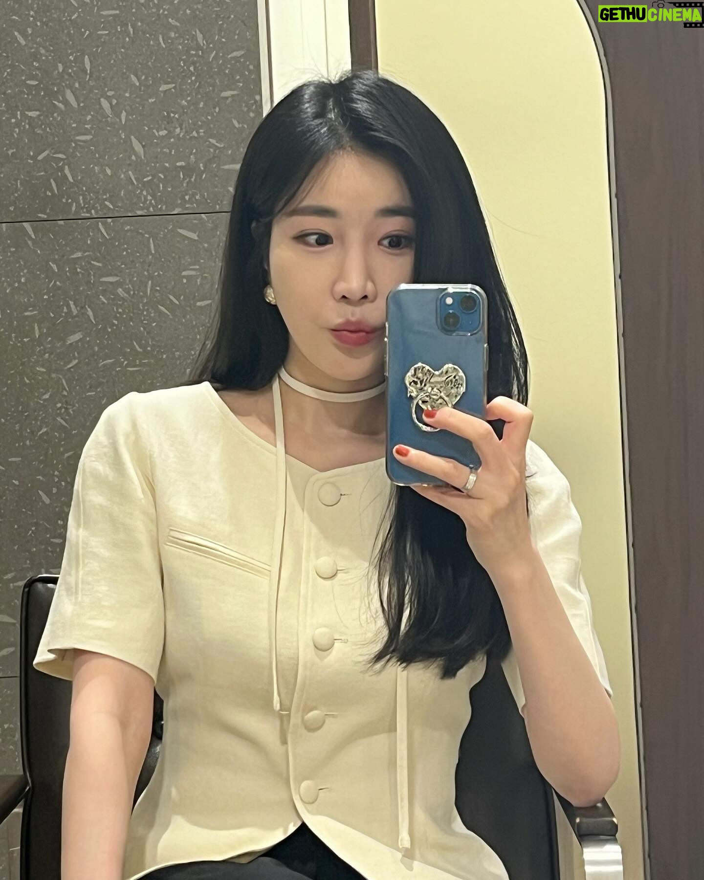 Lee Hae-ri Instagram - 스케쥴 가기전에 준비가 일찍 끝나서 사진을 좀 찍어보았습니다아아아!!!???