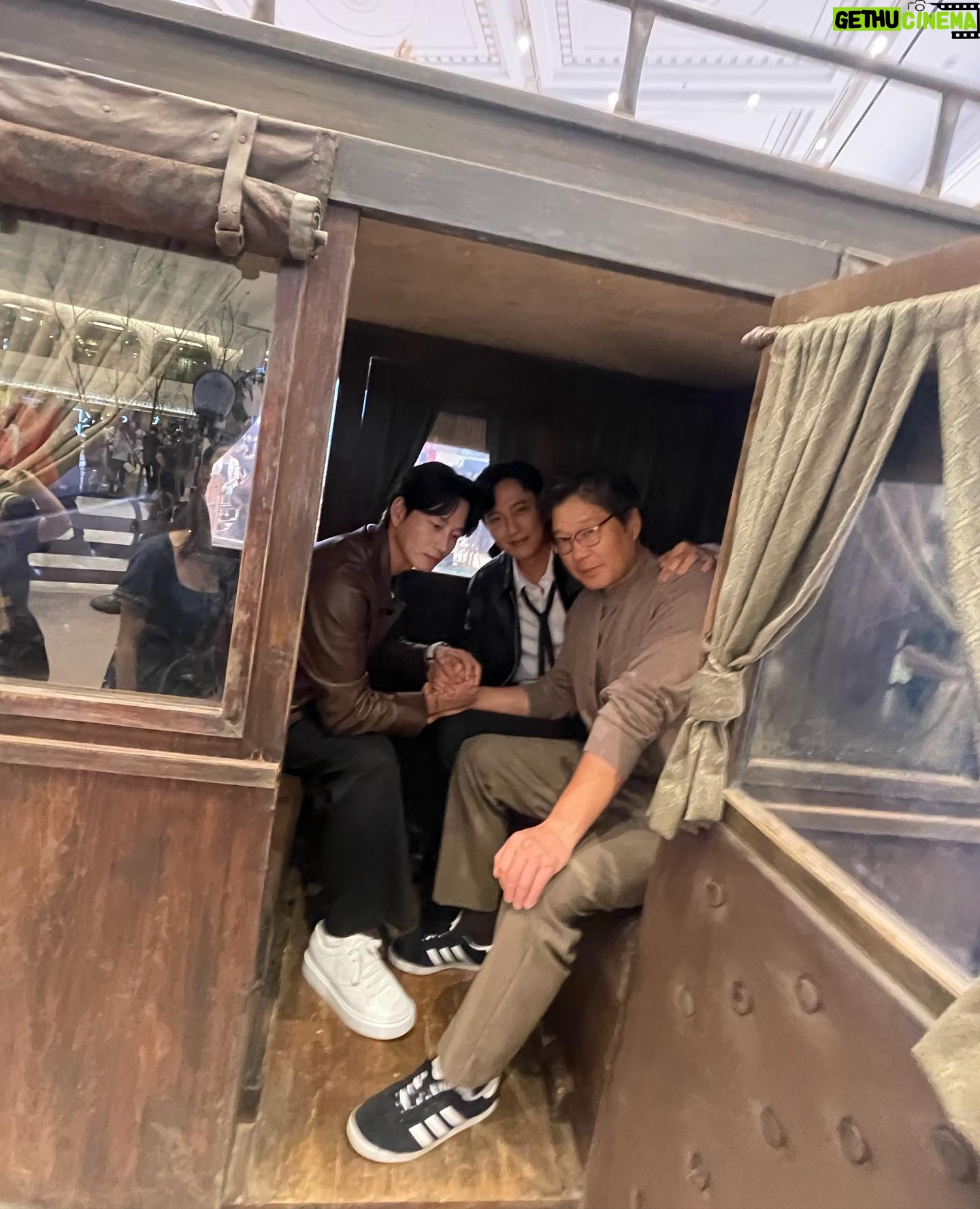 Lee Ho-jung Instagram - #도적 #songofthebandits Now on netflix ❤️🔥❤️🔥❤️🔥❤️🔥