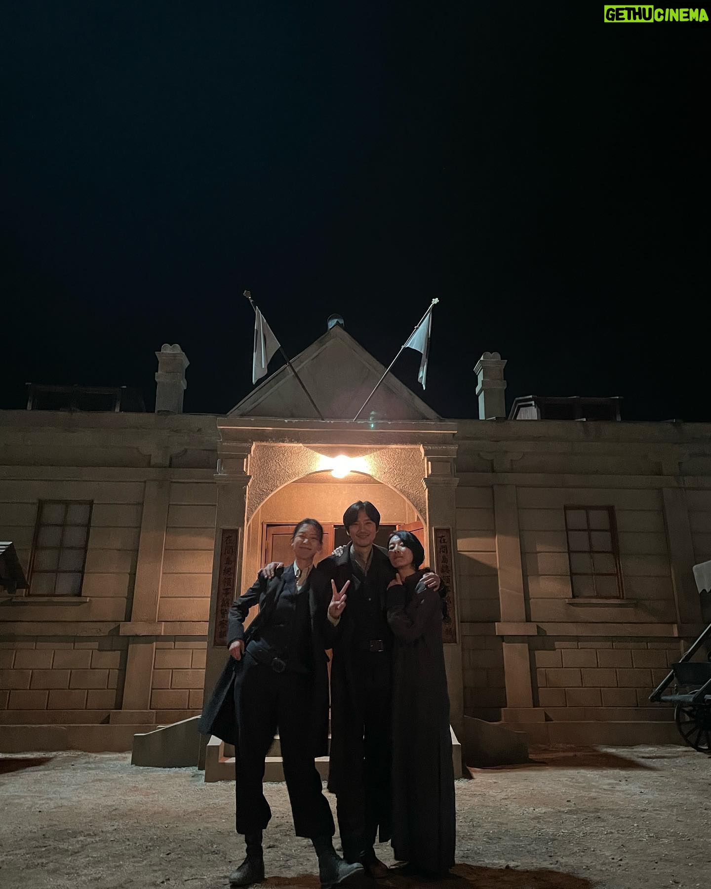 Lee Ho-jung Instagram - 추석엔 #도적 🔪 #songofthebandits @netflixkr