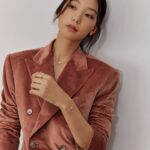 Lee Ho-jung Instagram - 🤍 @chopard 🤍 #광고 #ChopardMyHappyHearts #MeMyselfandMyHappyHearts
