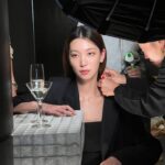 Lee Ho-jung Instagram - 🍸🖤