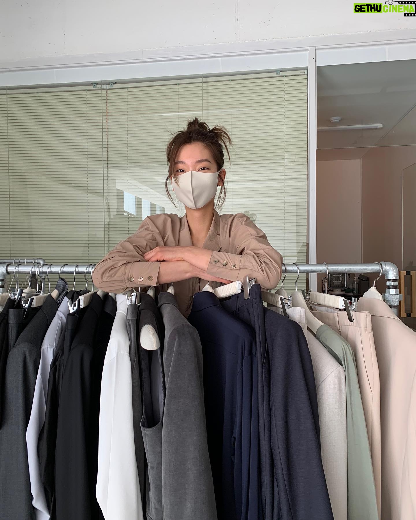 Lee Ho-jung Instagram - Congratulations on your 10th anniversary @jaybaekcouture 🖤