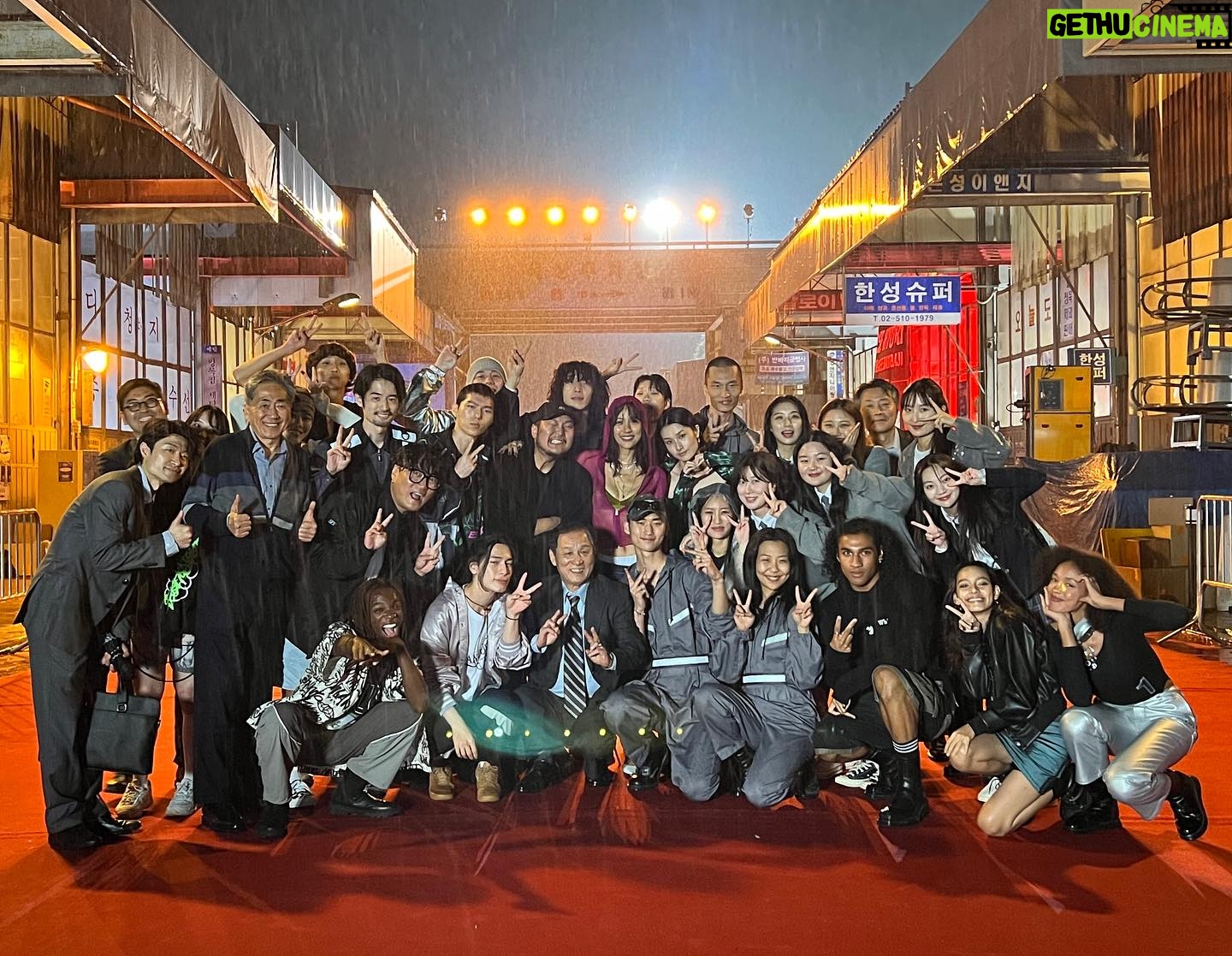 Lee Hyo-ri Instagram - 늦은밤 함께 비를 맞으며 하나로 힘을 모아줬던 그대들에게 감사와 사랑을 보냅니다 . 함께한 순간 그것 하나만으로도 응. 다 잘 되었어❤️🦋