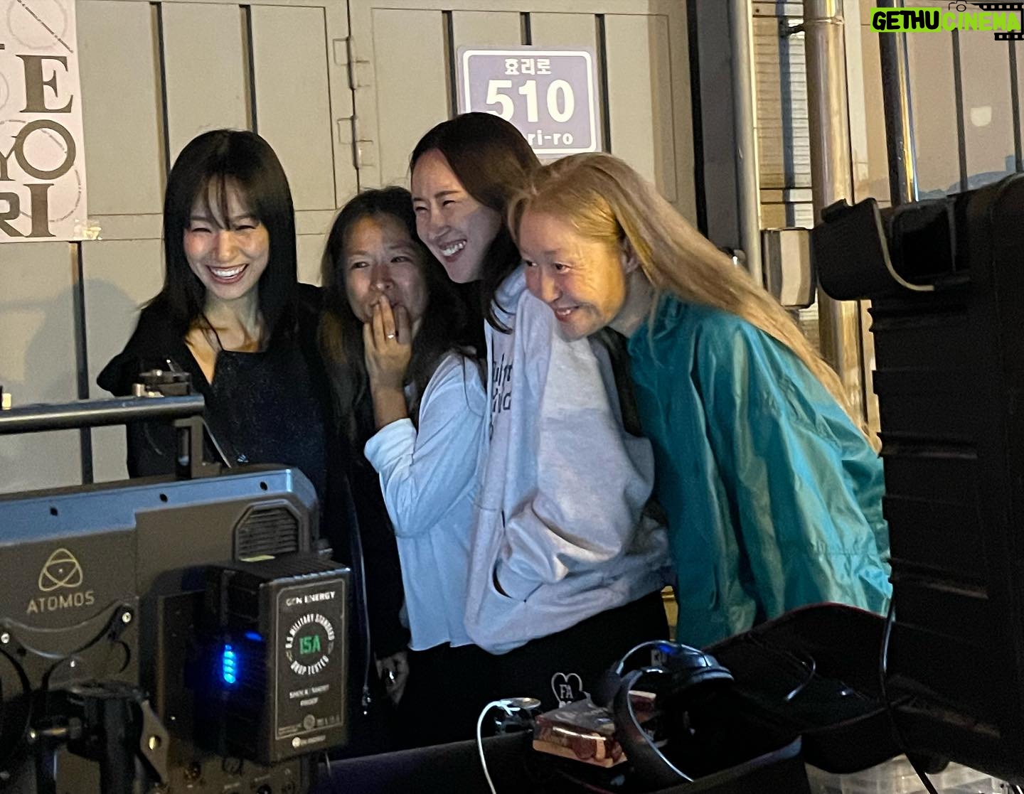 Lee Hyo-ri Instagram - 늦은밤 함께 비를 맞으며 하나로 힘을 모아줬던 그대들에게 감사와 사랑을 보냅니다 . 함께한 순간 그것 하나만으로도 응. 다 잘 되었어❤️🦋