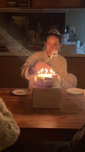 Lee Hyo-ri Instagram - 여러분 늦었지만 고백할꺼 있어요. 사실 제생일은 79년  음력 1월23일입니다~~ 민증상 5월10일로 되었어 프로필에 그리올리고 그대로 지냈는데.  그냥. 이제는 진짜 제생일 알려드리고 싶네요. 오늘  제 생일 측하해주세요~~🦋