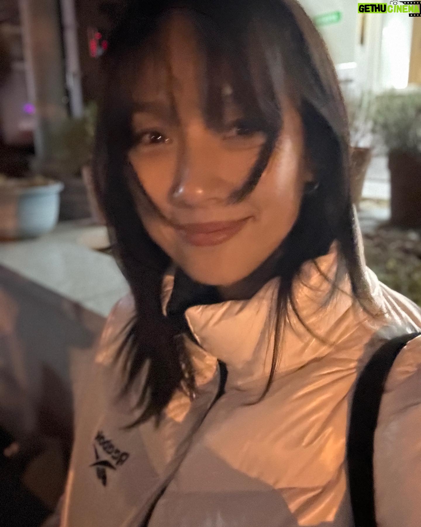 Lee Hyo-ri - 97.5K Likes - 추운데 안춥다..