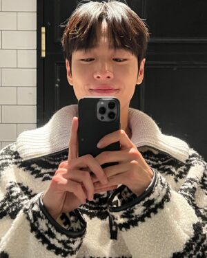 Lee Hyun-woo Instagram - 도그데이즈🐶 많관부🫡