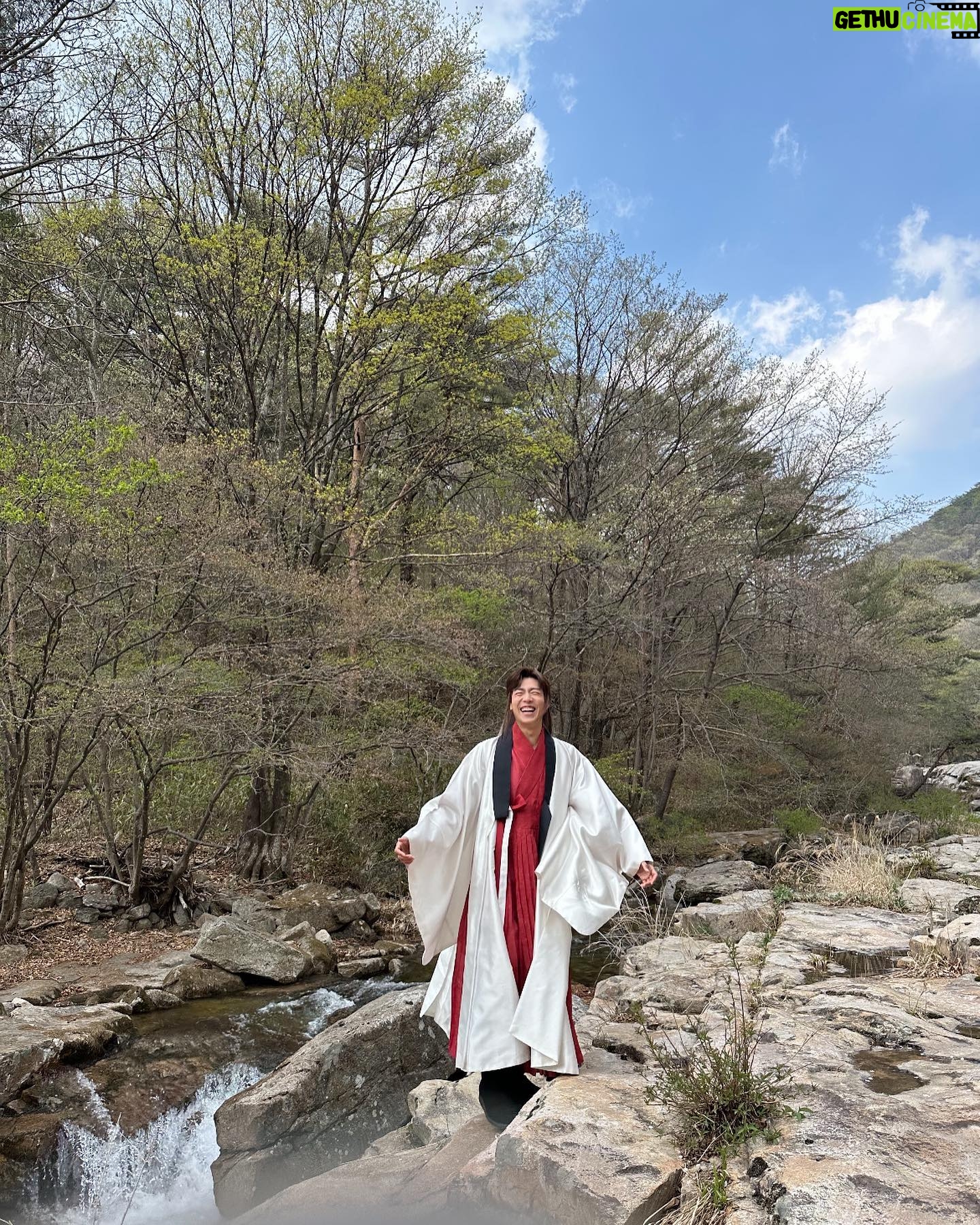 Lee Hyun-woo - 162.4K Likes - 오늘도 사랑스럽개🐶
행복했습니다❤️
감사합니다❤️