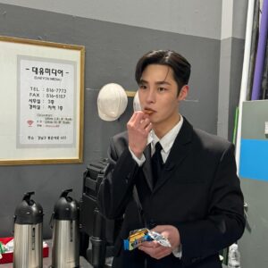 Lee Jae-wook Instagram - 💙
