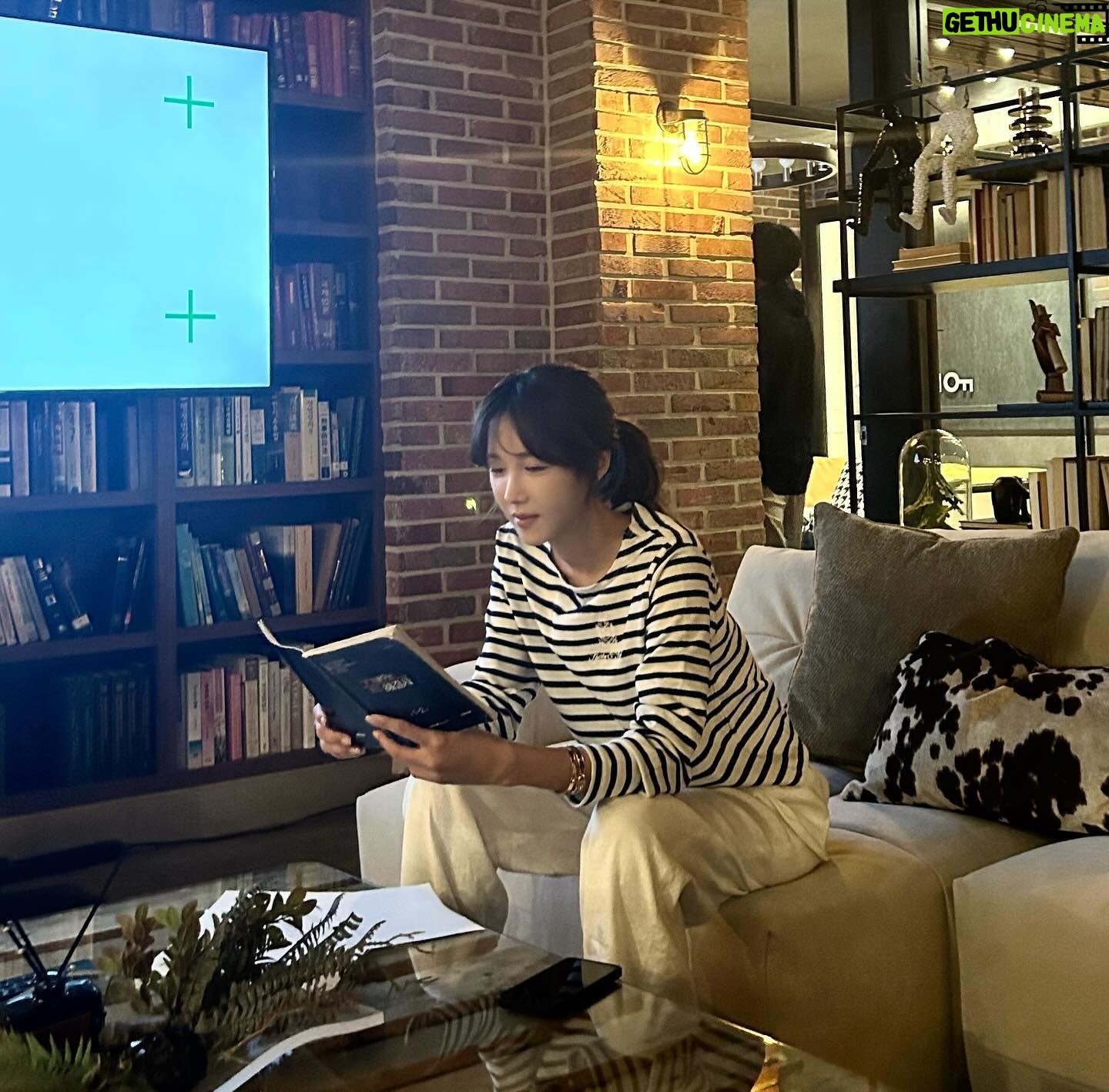 Lee Ji-ah Instagram - 앙!! #끝내주는해결사 #사라킴 # jtbc #viu 😤💪🏻😎