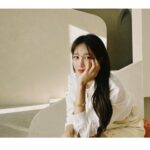 Lee Ji-ah Instagram - Knot your typical bracelet @TiffanyAndCo #TiffanyAndCo Knot collection 🎁👀