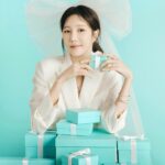 Lee Ji-ah Instagram – Happy Holidays with Tiffany! 
#TiffanyAndCo #ATiffanyHoliday 🎄🎁🧸
#티파니앤코 #티파니홀리데이 @tiffanyandco