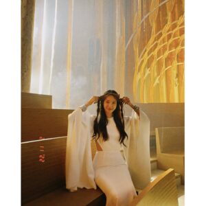 Lee Ji-ah Instagram - 👻🧝🏻‍♀️🧖🏻‍♀️💨🌏