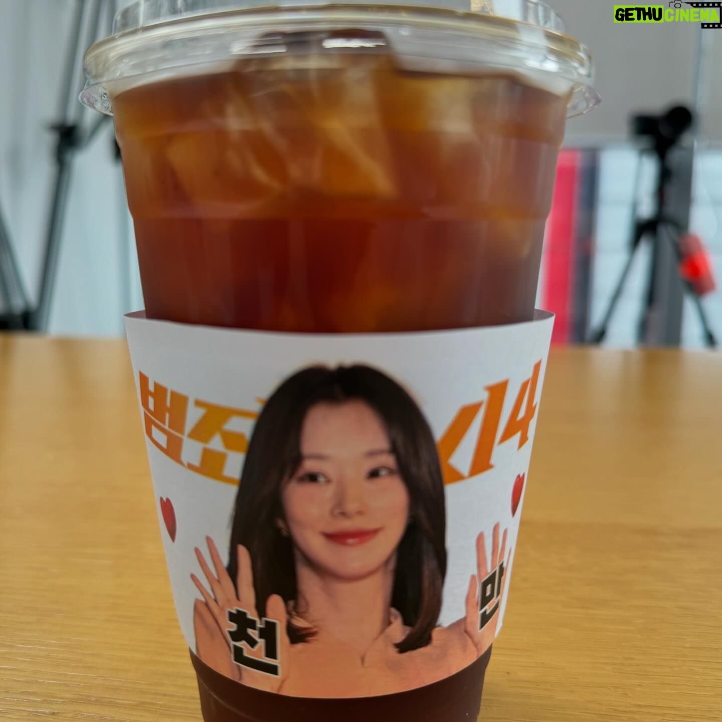 Lee Ju-bin Instagram - 데뷔 후 처음 꺼내보는 20대 초반 독립당(?)했던 이야기와 둘도 없는 남사친이자 남매같은 친구에게 아직도 미안해하고 있는 이유를 #낰낰한인터뷰 에서 확인해주세요❤️ #남기자님최고