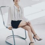 Lee Ju-bin Instagram - MINE X marieclaire 봄의 설레임과 함께한 행복한 촬영이었습니다💚💜 #마인 #마리끌레르코리아
