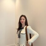 Lee Ju-bin Instagram - 앨범 즈어어어어어기 위에 있는 @netflixkr #연애대전 오세나