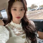 Lee Ju-bin Instagram - 앨범 즈어어어어어기 위에 있는 @netflixkr #연애대전 오세나