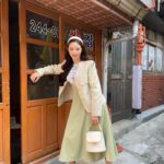 Lee Ju-bin Instagram - 앨범 즈어어어어어기 위에 있는 @netflixkr #연애대전 오세나