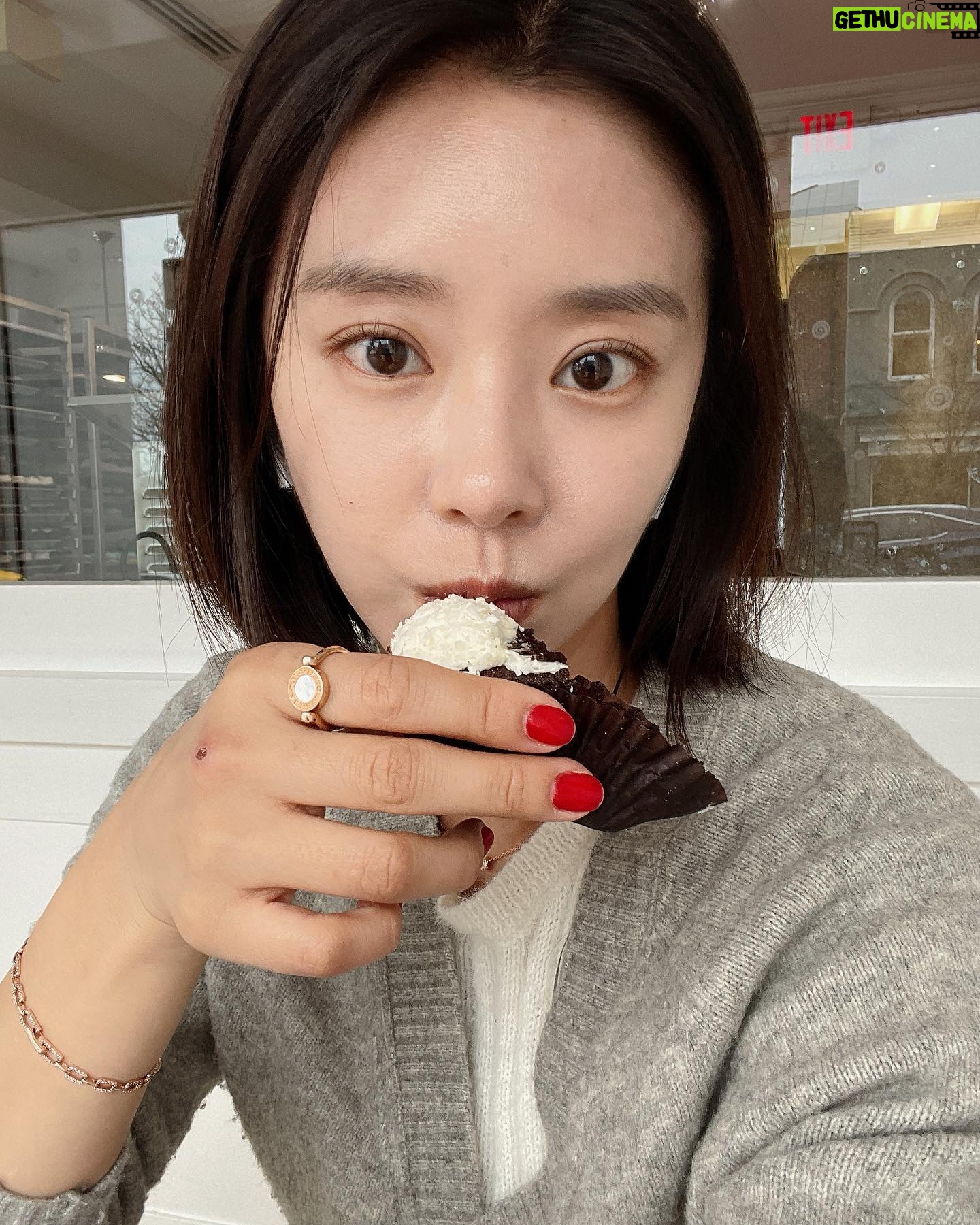 Lee Ju-bin Instagram - 동생 출근하면 혼자 열심히 돌아다니다가 종착지는 항상 조지타운