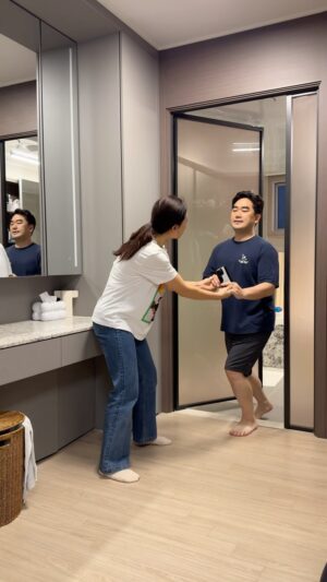 Lee Mi-do Instagram - 화장실에서 남편 꺼내기..

Getting My Husband Out of the Bathroom..