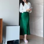 Lee Mi-do Instagram - #광고 여러분은 일주일에 몇 번이나 쓸고 닦으시나요? 두 세번 쓸거나 청소기 돌리는 것 까지는 할 수 있는데.. 이미 지쳐서 닦기 까지는 못 하게 되더라구요. 그래서 제가 .. 삼성 BESPOKE AI 스팀 로봇청소기 를 들였습니다!! 그런데 나 편하자고 로봇 청소기 들였다가 로봇 청소기 관리만 하다 지쳐버리신 분 손✋🏻 #비스포크AI스팀 은 스팀 청정스테이션이 있어 청소 전, 청소 중, 청소 후 자동으로 물걸레를 고온 세척, 스팀 살균해주고, 55 °C 열풍 건조로 물걸레를 깔끔하게 말려줘서 냄새 걱정을 줄여주어요😆 3D 장애물 감지 센서로 1cm 이상 높이의 장애물 감지 가능하니, 아이들 장난감이나 충전기 등 작은 장애물들을 다 치우지 못했더라도 청소 중단 걱정 없어 안심이 되네요~^^ 똑똑하고 야무진 너가 나보다 낫다! 계속 쭉 도와줘~ 링크 : https://bit.ly/lee_mido #삼성전자 #비스포크AI스팀 #로봇청소기 #로봇청소기추천