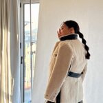 Lee Mi-do Instagram - 예전에 성형외과에서 상담을 받은 적이 있다. 나는 코 성형에 대한 견적을 물어봤고.. 그때 선생님은 내 코가 모양만 보면 여자 코 모양으로 90점이라며 성형을 하기에는 아깝다고 하셨다. 단지 코가 얼굴에 비해 작고 낮고 입과 높이가 비슷한게 아쉽다고.. (저기요.. 그럼 해야하는거 아닌..ㄱ..) 사진 보니 내 코(모양) 90점이네