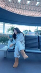 Lee Mi-do Instagram - 공항에서 나만 이래요? Me at the airport