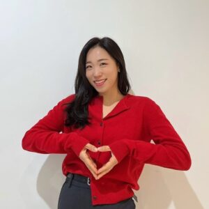 Lee Mi-do Instagram - ♥️
엄마 주말무대인사2일째 
아빠 주말독박육아2일째
감자왕자는.. 
우리애 옷 중에 저런옷이 있었나…?

#영화 #싱글인서울 #무대인사 #관객여러분너무감사합니다
#11월29일대개봉