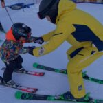 Lee Mi-do Instagram - 여기는 3살 어린이부터 어른들까지 모두가 스키스키⛷️🎿 최정상에서 내려오는 3살 아이들도 수두룩인데 스키복 입은 애들은 그냥 다 러블리 🫶🏻 감자왕자가 드디어 미니클럽에 적응해서 우리도 아침9시부터 오후5시까지 맘껏 스키타고 감자는 밤마다 댄스파티 ㅋㅋㅋㅋ #홋가이도 #클럽메드토마무