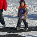 Lee Mi-do Instagram - 여기는 3살 어린이부터 어른들까지 모두가 스키스키⛷️🎿 최정상에서 내려오는 3살 아이들도 수두룩인데 스키복 입은 애들은 그냥 다 러블리 🫶🏻 감자왕자가 드디어 미니클럽에 적응해서 우리도 아침9시부터 오후5시까지 맘껏 스키타고 감자는 밤마다 댄스파티 ㅋㅋㅋㅋ #홋가이도 #클럽메드토마무