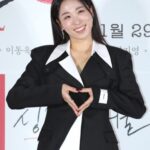 Lee Mi-do Instagram – 스토리에 올렸는데 예쁘다 예쁘다 계속 DM 보내 주시니 피드에 올려봅니다. 흥이나네요. 

👗 @hipgirlara_ 
💄 @maven.hi_joa 
💪🏻 @maven_isu_su 

#케미부자우리팀
#싱글인서울
#11일29일대개봉