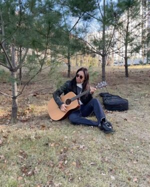 Lee Mi-do Instagram - 스토리에 올렸는데 예쁘다 예쁘다 계속 DM 보내 주시니 피드에 올려봅니다. 흥이나네요. 

👗 @hipgirlara_ 
💄 @maven.hi_joa 
💪🏻 @maven_isu_su 

#케미부자우리팀
#싱글인서울
#11일29일대개봉