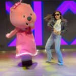 Lee Mi-do Instagram – #광고 감자왕자 따라 뽀로로파크 갔다가 루피와 댄스배틀 한 썰 풉니다.. 

도형이한테 끌려가게 되었지만 엄마인 제가 더 재밌게 놀 수 있었던 곳인데요!
우리의 친구 뽀로로&타요를 직접 만나고 체험 할 수 있는 뽀로로파크는 4,200평의 2~5층 전체를 단독 빌딩형 테마파크로 만들었다고 해요. 

실내라서 날씨 걱정 없이 놀 수 있어 엄마인 저는 아주 행복했습니다.. 😆 
아이들이 얼마나 행복했는지는 말 안해도 아시겠죠? 

도형이는 4층 뽀로로마을과 통통이 공연장에서 하는 뽀로로 공연을 가장 좋아했고 
저는 바다가 보이는 전망의 5층 기차와 뽀로로 비행기가 제일 좋았답니다! 😆 
초등학생 조카는 단연코 클럽분위기의 3층 어트렉션과 매직스테이지를 픽! 

엄마는 바다 🌊 아빠는 월미도 옆 차이나타운🍜 도형이는 뽀로로파크! 
가족 모두가 행복한 곳! 

이용권 이벤트 진행중이니 댓글로 확인해주세요!
아참! 뽀로로파크(@pororoparkofficial) 와 에메트사운드(@emetsound)가 함께한 #팤팤챌린지 도 많은 관심 부탁드려요~!

 #뽀로로테마파크월미도 #뽀로로테마파크 #뽀로로파크 #월미도