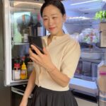 Lee Mi-do Instagram – #광고

배우로 엄마로 아내로 하이브리드 워킹맘의 삶을 사는 저는 평소에
효율을 잘 따져서 에너지를 조절하며 생활하고 있는데요~ 저를 꼭
닮은 냉장고가 나타났습니다!!

평소엔 효율적으로 필요할 땐 강력한 냉각을!
#BESPOKEAI하이브리드 !!

아침에 아이 챙기랴, 낮에 나 챙기랴, 저녁에 남편 챙기랴 하루에도
수십 번 냉장고를 열고 닫잖아요.

그런데 AI 하이브리드 쿨링과 AI 절약 모드로 전기 요금 부담은 확
줄었어요 😉

저는 보통 일하러 가기 전에 저녁 준비까지 마치고 가는데요. 급하게
막 끓인 냄비를 넣어도 빠르게 냉각하고 평소에는 식재료와 음식을
항상 신선하게 유지하니까 하이브리드 인생을 사는 저에겐
딱이더라구요! 6cm 더 깊어진 선반으로 밀키트, 대용량 식재료까지
한 번에 다 들어가는 건 안 비밀! 😆

고맙다. BESPOKE AI 하이브리드!

#비스포크AI하이브리드 #비스포크냉장고

#삼성냉장고 #냉장고추천