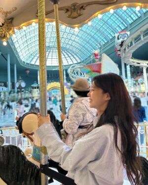 Lee Mi-joo Instagram - 냐호😁
photo by @_____yjy_____