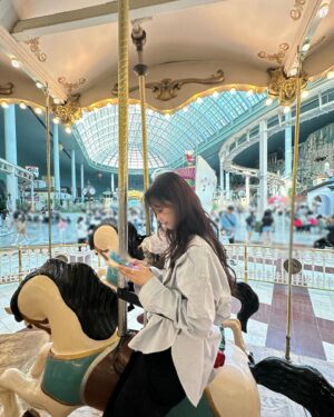 Lee Mi-joo Instagram - 냐호😁
photo by @_____yjy_____