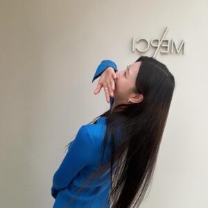 Lee Mi-joo Instagram - 언니들두 막 여기서 찍던데!!!!헿 ㅎㅎㅎㅎㅎ
@jsomin86 @ohvely22 ❤️❤️
make up by @makeup.ji02 
hair by @l.chan_a