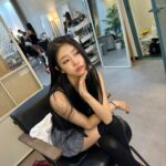 Lee Mi-joo Instagram - 🖤❤️