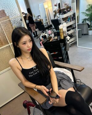 Lee Mi-joo Instagram - 🖤❤️