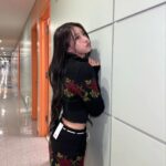 Lee Mi-joo Instagram - 🖤❤️ #건물사이에피어난장미