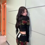 Lee Mi-joo Instagram - 🖤❤️ #건물사이에피어난장미