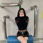Lee Mi-joo Instagram - 🖤❤️ #건물사이에피어난장미